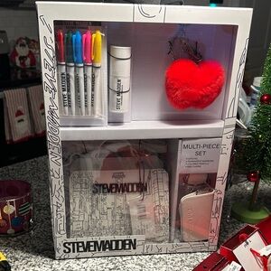 Steve Madden White and Red Multi-Piece Set